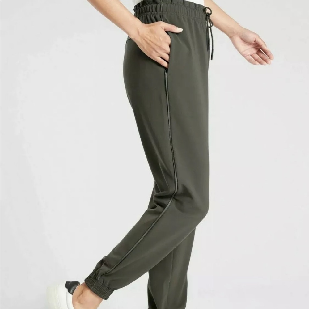 Athleta Metropolis Jogger, NWT, Olive, sz 6